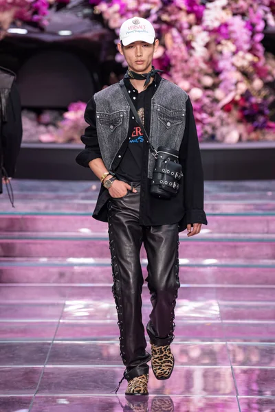 Look 10